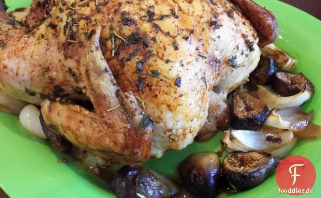 Gebratenes Huhn mit frischen Feigen und Zwiebeln
