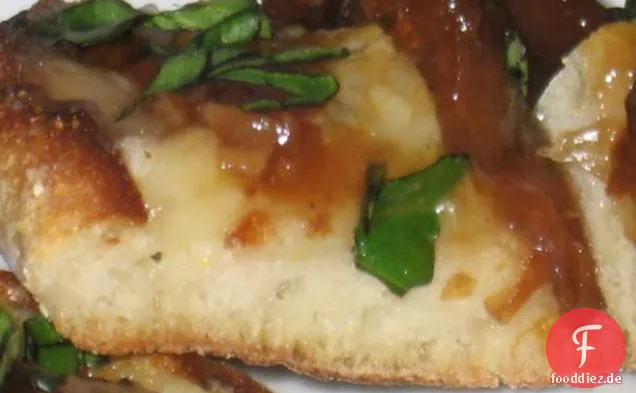 Feigen-Brie-Basilikum-Pizza