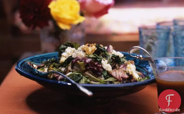 Bitteres Grün mit Quittenvinaigrette und Blauschimmelkäse