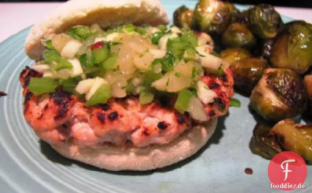 Jamaikanische Jerk Türkei Burger mit tropischen Früchten Salsa