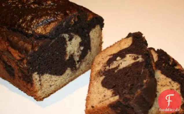 Martha Stewarts Marmorkuchen mit weißer Schokoladenglasur