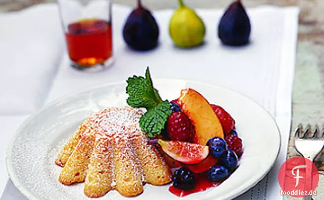 Mandelkuchen mit frischem Obst