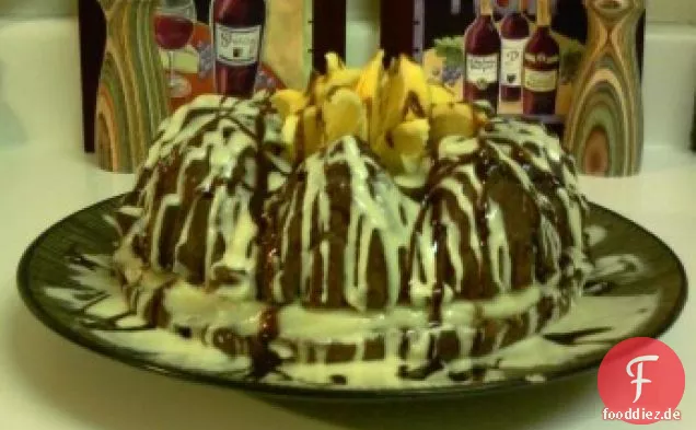 Schokoladenpudding Kuchen mit Butterscotch Orange Zuckerguss