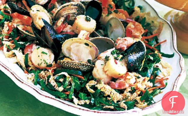 Meeresfrüchtesalat mit Collard Greens Slaw