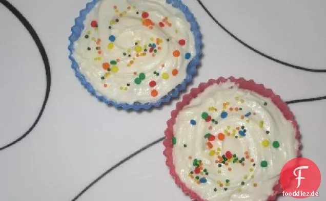 Sauerrahm-Fudge-Cupcakes (hergestellt mit Quinoa-Mehl)