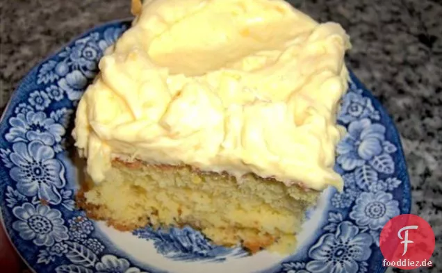 Einfache Mandel-Sauerrahm-Schichtkuchen