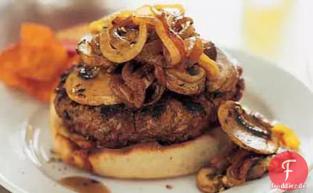 Open-Faced Burger mit Zwiebel-Pilz-Topping