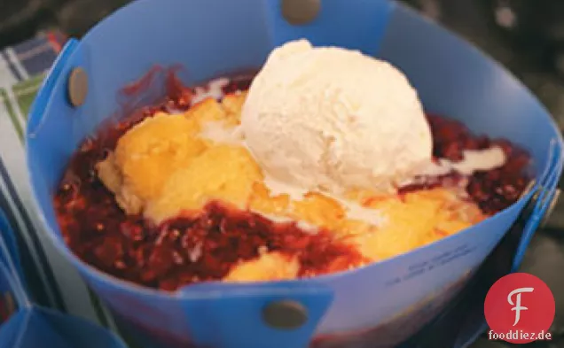 Kuchen & Beeren Lagerfeuer Cobbler