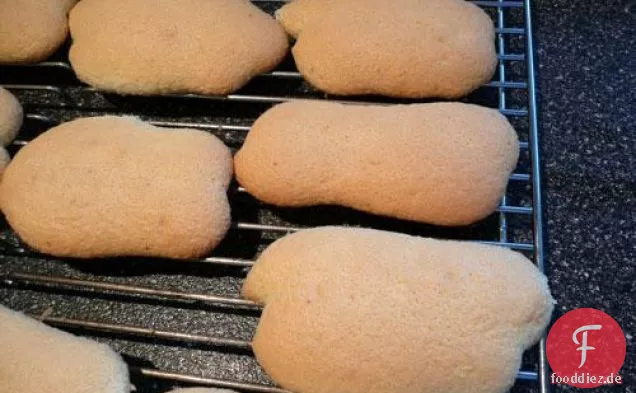 Mandel-Frischkäse-Pfund-Kuchen
