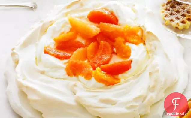 Pavlova mit Vanille-pochierten Orangen