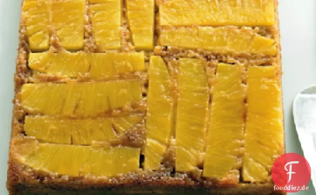 Leichte Ananas auf dem Kopf Kuchen
