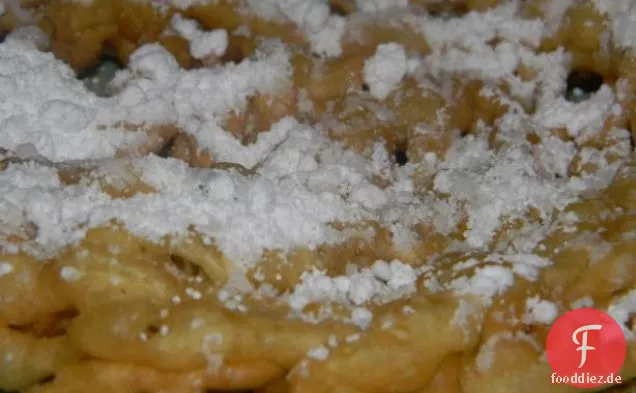 Salbei-Derby-Kartoffelkuchen mit Sauerrahm-Dip