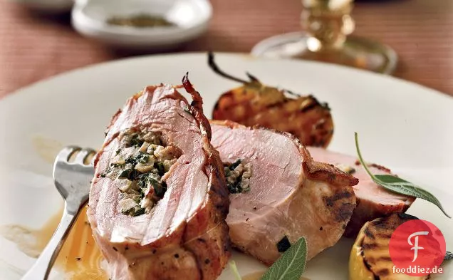 Gefüllte Schweinefilet mit Speck und Apfel-Riesling-Sauce