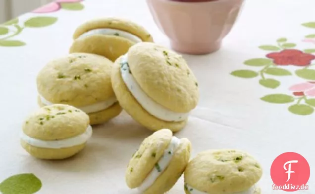 Jalapeño-Maisbrot Whoopie Pies mit Honig Buttercreme
