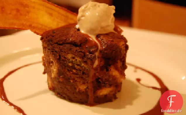 Croissant und Schokoladenbrotpudding