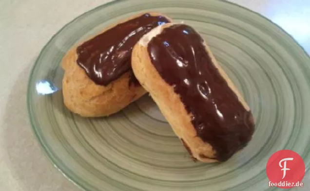 Windbeutel oder Eclairs Mit Vanille-Gebäck-Creme