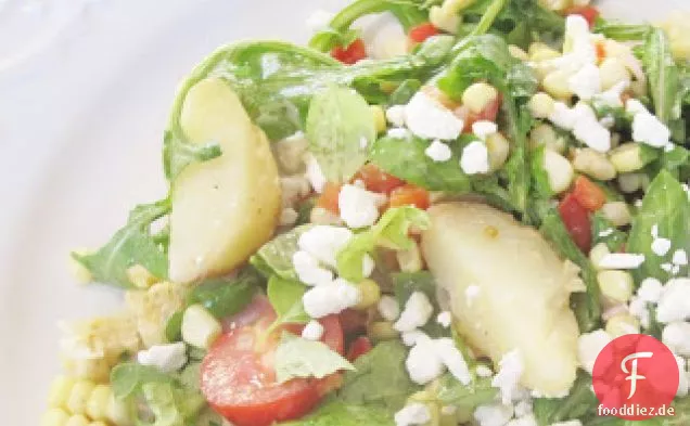 Goldener Maissalat mit frischem Basilikum
