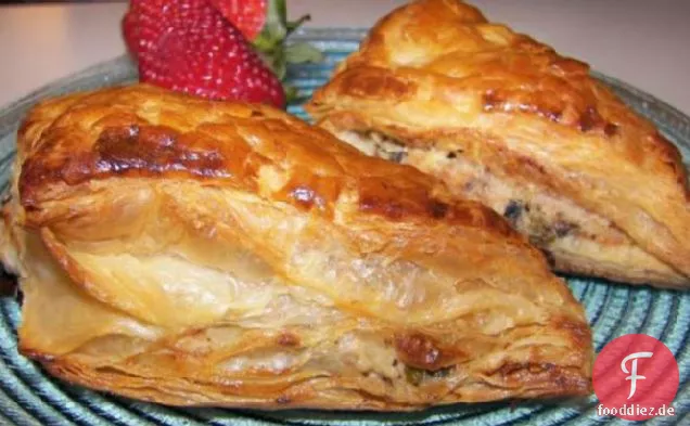 Cremige Hühnchen-Knoblauch-Picknick-Pasteten-Pakete mit Boursin