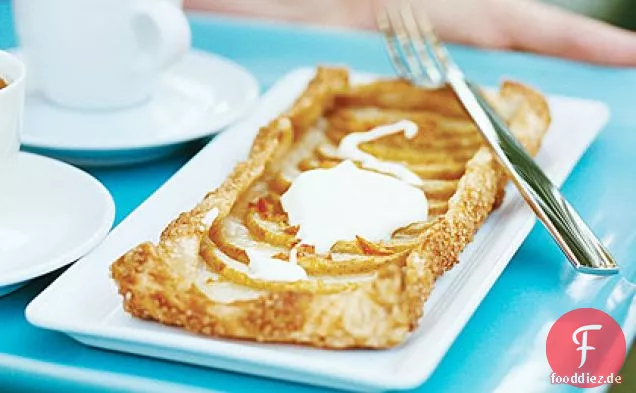 Rustikale Birnentörtchen mit Crème Fraîche