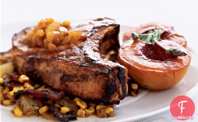 Gegrillte Schweinekoteletts mit Maissalat und Lavendel-Pfirsich-Sauce