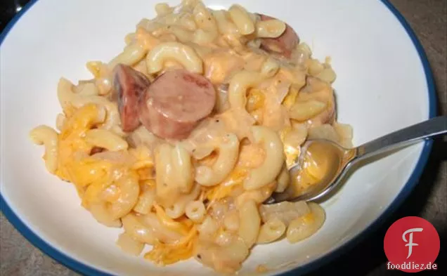 Makkaroni und Käse Hund Auflauf