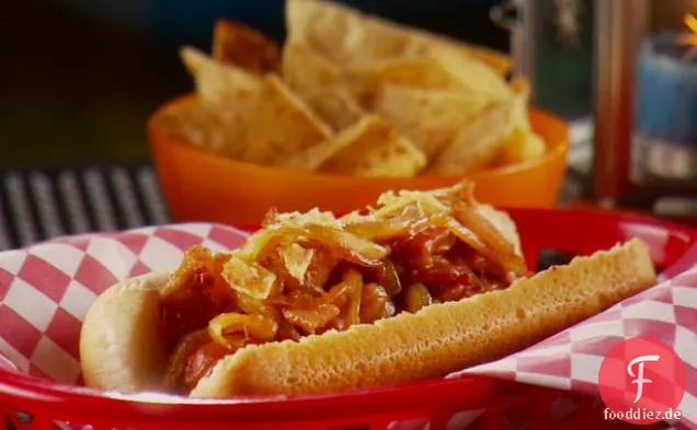 Fireside Hot Dogs mit Würzigen Chips