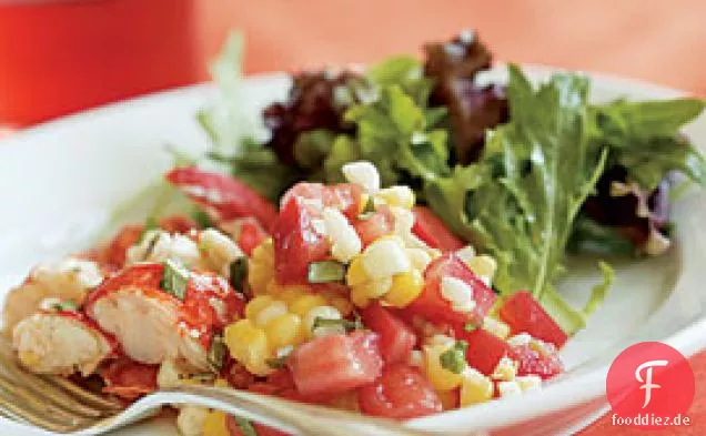 Tomaten-, Mais- & Basilikumsalat mit Hummer