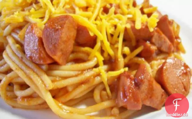 Chili Spaghetti mit Hot Dogs