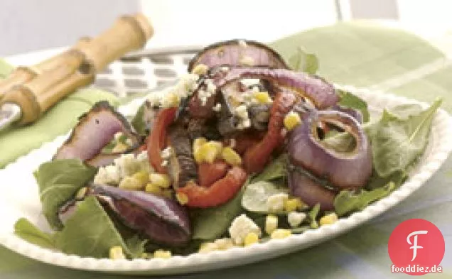 Gegrillte Paprika, Mais & Rote Zwiebel-Salat Mit Blauschimmelkäse Vi