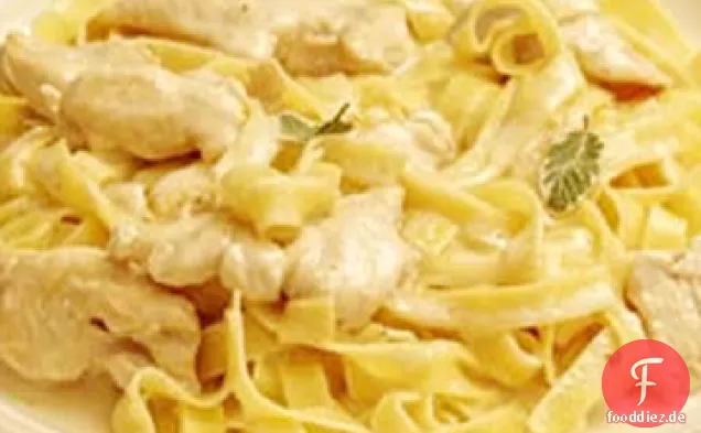 Huhn Alfredo mit Fettuccini-Nudeln