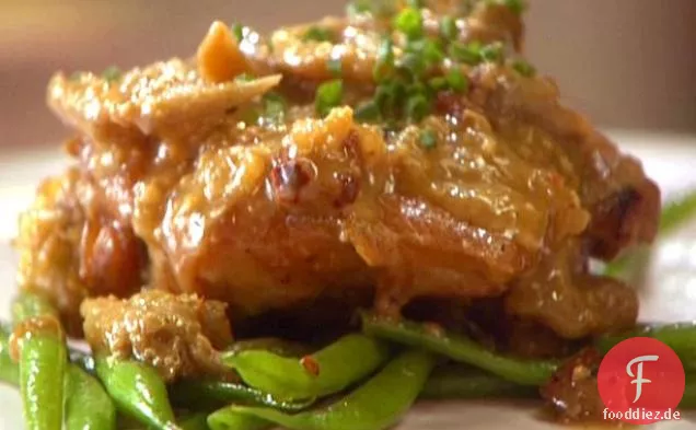 Geschmortes Huhn mit Pilzen und Mandeln
