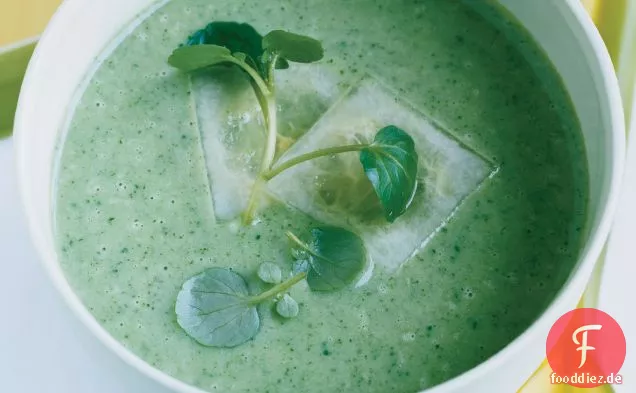 Brunnenkressesuppe mit eingelegten Gurken