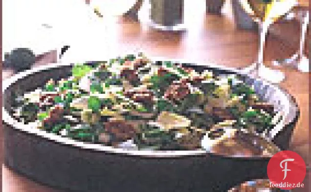 Endivien-Brunnenkresse-Salat mit kandierten Walnüssen