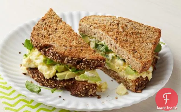Eiersalat-Sandwich mit Avocado und Brunnenkresse