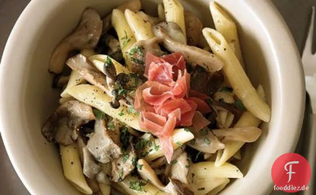 Penne mit Austernpilzen, Schinken und Minze