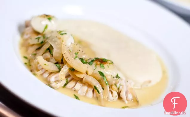 Skate Mit Wein geschmort Cipollini und Fenchel