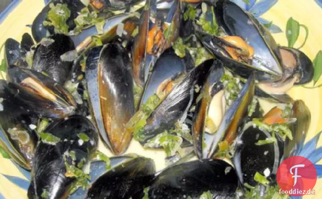 Gedämpfte Muscheln mit Wein und Sahne