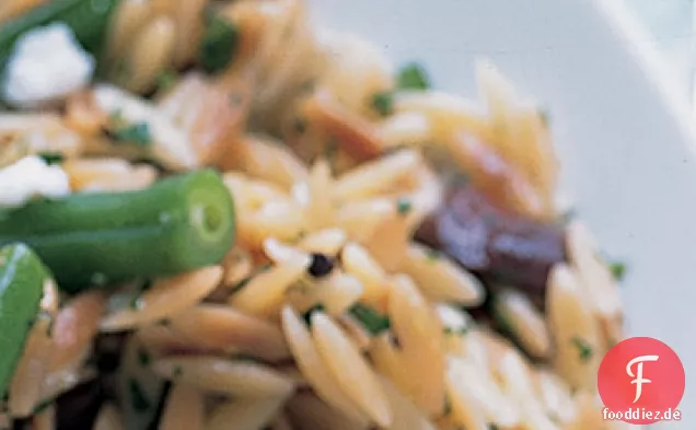 Geröstetes Orzo mit Oliven und Zitrone