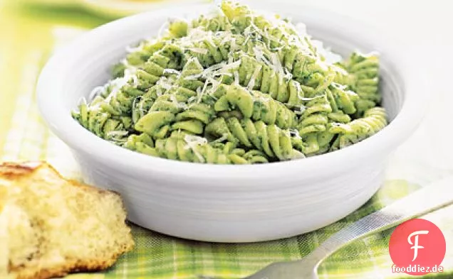 Pasta mit Joghurt-Pesto