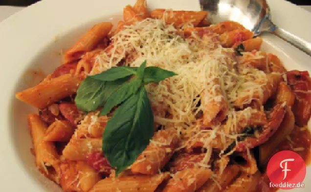 Pasta in Wurst, Cremini und Tomatenrahmsauce