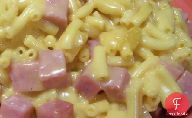 Blaue Platte Makkaroni und Käse mit Schinken