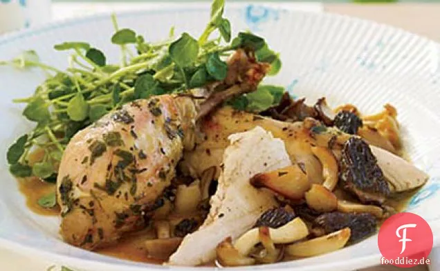 Gebratenes Kräuterhähnchen mit Morcheln und Brunnenkressesalat