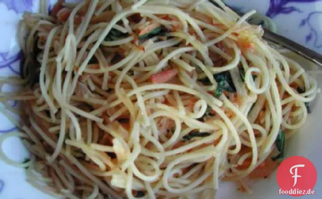 Linguine mit Zwiebelconfit, Ziegenkäse und Walnüssen