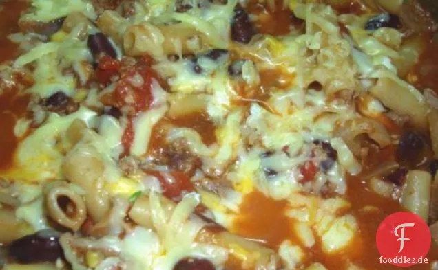 Easy Skillet Käse-gekrönt Chili Makkaroni