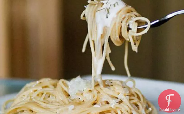 Zwiebel und Joghurt-Spaghetti