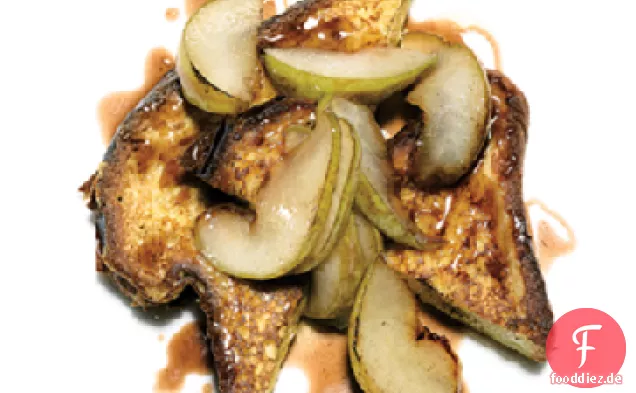 French Toast mit Birnen und Granatapfelsauce