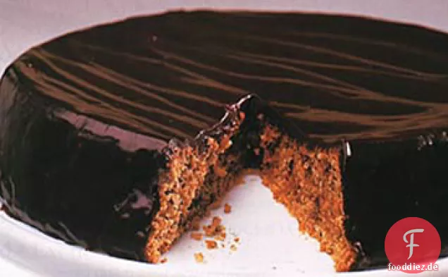 Gerösteter Haselnusskuchen