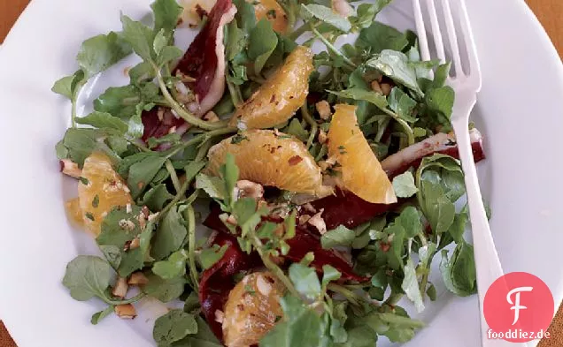 Brunnenkressesalat mit Schinken, Mandarinen und Haselnüssen