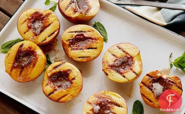 Gegrillte Pfirsiche mit Zimt Zuckerbutter