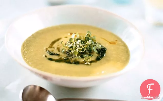 Salatsuppe mit Brunnenkresse-Kräuterpüree